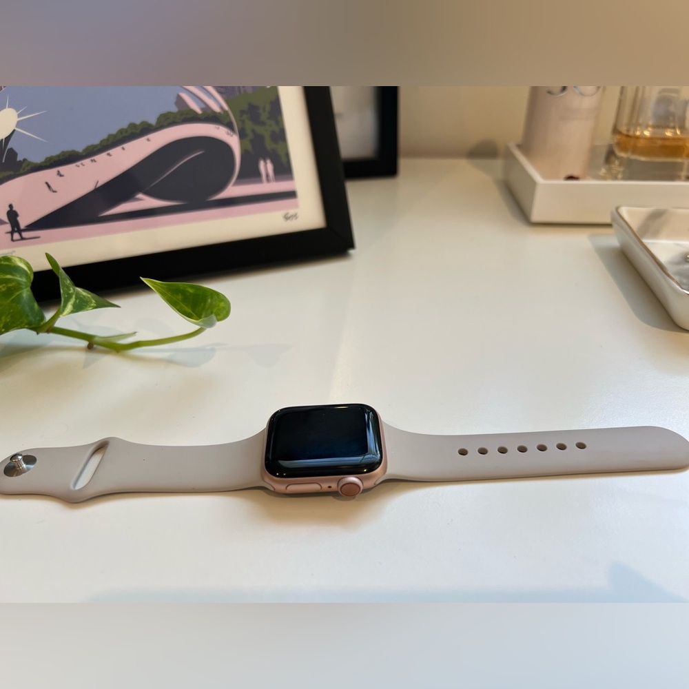 Apple 40mm ivory/white/light gray Sport Band - S/M